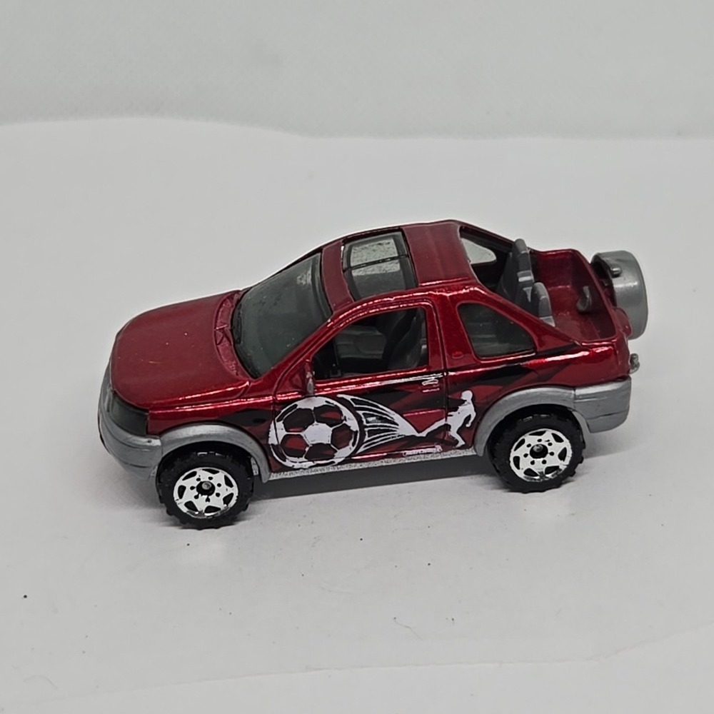 Matchbox‎ Team Players Land Rover Freelander Convertible SUV Red Soccer 1:59 NM